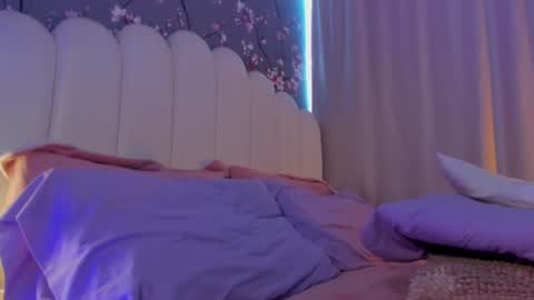 Snapshot of heymartina chatting on 07/25/26, 03:42 Martina Ricci Show schedule Monday to Friday 8am colombia time I work some weekends online show from 07/25/26, 03:42