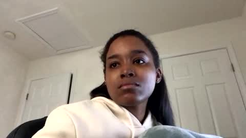 Snapshot of heyyou301990 chatting on 11/21/25, 02:27 heyyou301990 online show from 11/21/25, 02:27