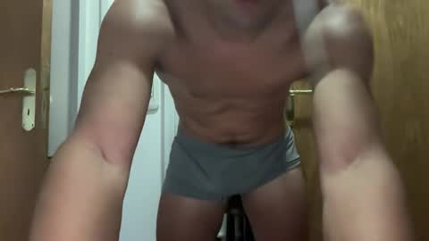 hhernan1 online show from 11/25/25, 09:48