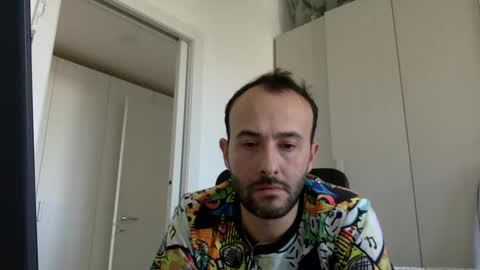 Snapshot of hhombre chatting on 10/27/25, 01:26 hhombre online show from 10/27/25, 01:26