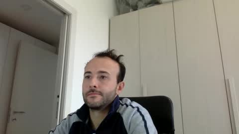 Snapshot of hhombre chatting on 11/17/25, 10:32 hhombre online show from 11/17/25, 10:32