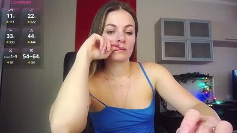 Lina online show from 02/28/25, 11:03