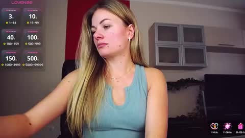 Lina online show from 10/15/25, 11:21