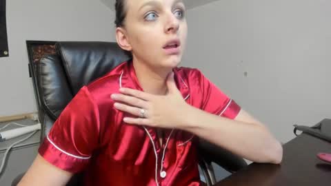 Snapshot of hi_cut_cutie chatting on 09/12/25, 01:17 Paige online show from 09/12/25, 01:17