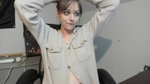 Snapshot of hi_cut_cutie chatting on 09/14/25, 01:27 Paige online show from 09/14/25, 01:27