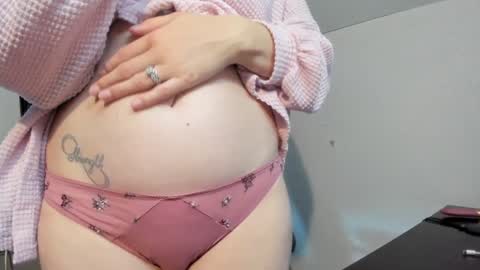 Snapshot of hi_cut_cutie chatting on 09/18/25, 01:24 Paige online show from 09/18/25, 01:24