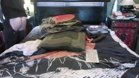 Snapshot of hiasallfuk13 chatting on 10/28/25, 12:14 HARDCORE13 online show from 10/28/25, 12:14