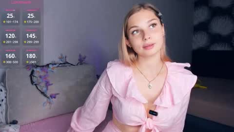 Elizabeth online show from 09/19/25, 03:13