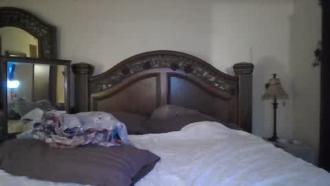 hidden_gold_milf online show from 04/21/26, 02:37