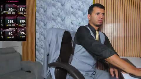 Snapshot of hiddenoffice chatting on 11/25/25, 10:48 George online show from 11/25/25, 10:48