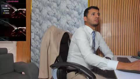 Snapshot of hiddenoffice chatting on 11/28/25, 07:05 George online show from 11/28/25, 07:05