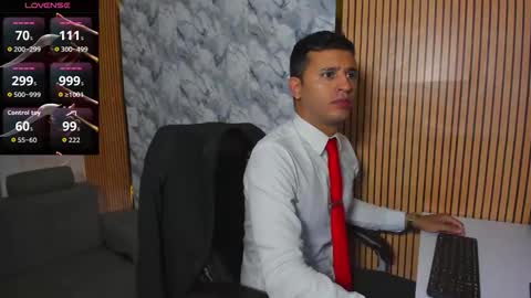 Snapshot of hiddenoffice chatting on 12/17/25, 11:38 George online show from 12/17/25, 11:38