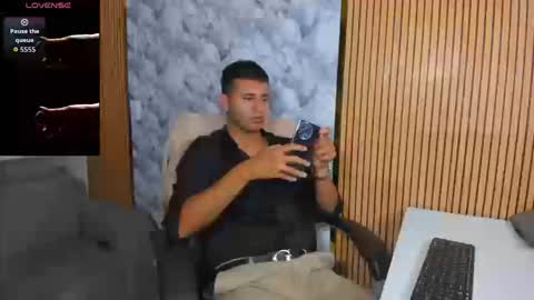 Snapshot of hiddenoffice chatting on 01/08/26, 12:13 George online show from 01/08/26, 12:13