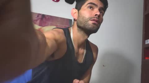 Snapshot of hideonbush051 chatting on 03/03/26, 12:33 hideonbush online show from 03/03/26, 12:33