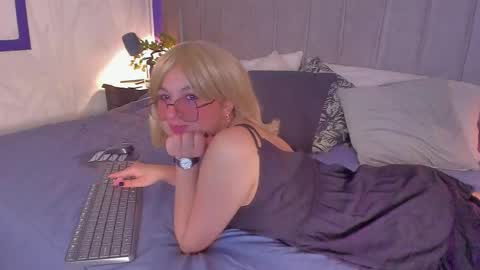 Snapshot of hidori_rem chatting on 05/15/26, 03:24 hidori_rem online show from 05/15/26, 03:24