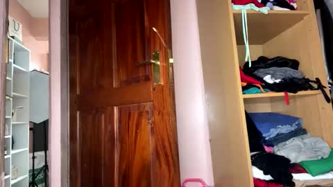 highness107621 online show from 11/17/25, 05:35