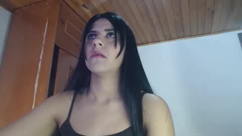 hilaril18 online show from 10/06/25, 08:39