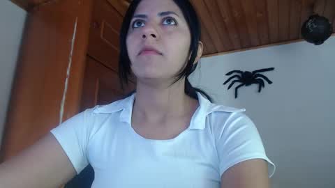 hilaril18 online show from 10/30/25, 06:30