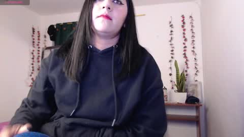 Snapshot of hilari18 chatting on 06/26/26, 08:57 hilaril18 online show from 06/26/26, 08:57