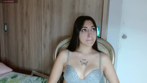 Snapshot of hilary__thompson chatting on 12/11/24, 02:00 hilary thompson online show from 12/11/24, 02:00