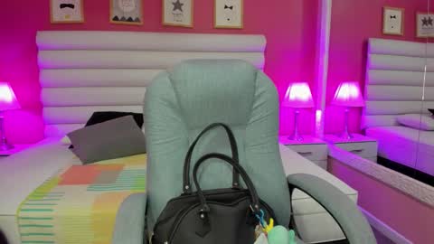 Snapshot of hilary_tailor chatting on 10/21/25, 10:49 hilary_tailor online show from 10/21/25, 10:49