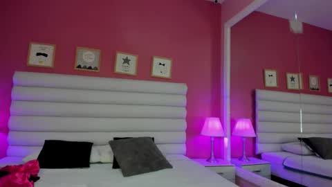 Snapshot of hilary_tailor chatting on 11/20/25, 11:10 hilary_tailor online show from 11/20/25, 11:10