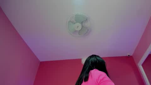 Snapshot of hilary_tailor chatting on 12/18/25, 11:16 hilary_tailor online show from 12/18/25, 11:16