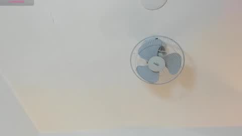 Snapshot of hilary_tailor chatting on 01/16/26, 05:50 hilary_tailor online show from 01/16/26, 05:50