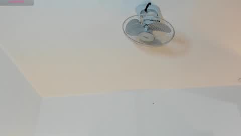 Snapshot of hilary_tailor chatting on 01/17/26, 11:04 hilary_tailor online show from 01/17/26, 11:04