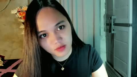 Snapshot of hilarymolly chatting on 06/30/26, 07:37 hilarymolly online show from 06/30/26, 07:37