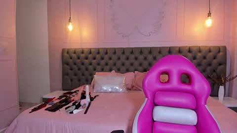 Hillary  online show from 02/19/26, 03:46