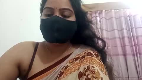 himuhimu22 online show from 10/18/25, 06:52