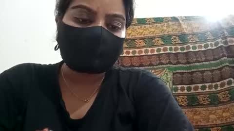 himuhimu22 online show from 10/26/25, 06:52