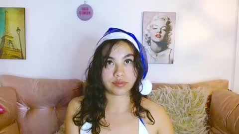 Snapshot of hinataleecs chatting on 12/23/24, 10:21 hinata lee online show from 12/23/24, 10:21