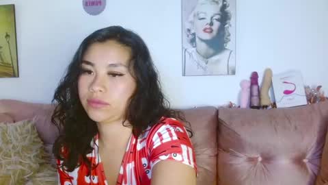 Snapshot of hinataleecs chatting on 12/30/24, 08:32 hinata lee online show from 12/30/24, 08:32