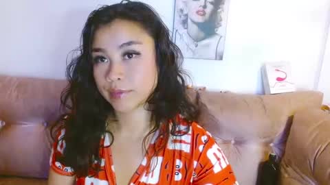 Snapshot of hinataleecs chatting on 01/08/25, 11:32 hinata lee online show from 01/08/25, 11:32