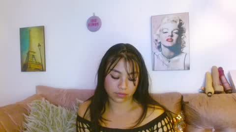 Snapshot of hinataleecs chatting on 01/21/25, 12:18 hinata lee online show from 01/21/25, 12:18