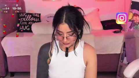  Karol  Independent Model online show from 11/26/25, 01:39