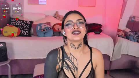  Karol  Independent Model online show from 11/30/25, 11:53