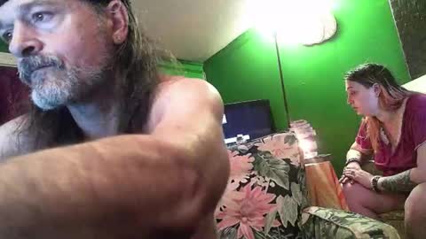 hippiedad333 online show from 04/17/26, 09:56