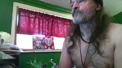 Snapshot of hippiedad333 chatting on 04/25/26, 01:36 hippiedad333 online show from 04/25/26, 01:36