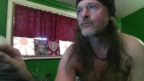 Snapshot of hippiedad333 chatting on 05/05/26, 10:18 hippiedad333 online show from 05/05/26, 10:18