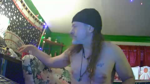Snapshot of hippiedad333 chatting on 05/13/26, 11:22 hippiedad333 online show from 05/13/26, 11:22