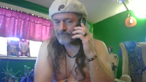Snapshot of hippiedad333 chatting on 06/01/26, 10:00 hippiedad333 online show from 06/01/26, 10:00