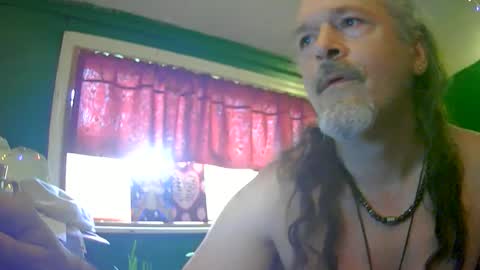 Snapshot of hippiedad333 chatting on 06/06/26, 08:46 hippiedad333 online show from 06/06/26, 08:46