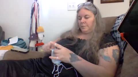 Snapshot of hippysnewhere chatting on 05/28/26, 10:40 hippysnewhere online show from 05/28/26, 10:40