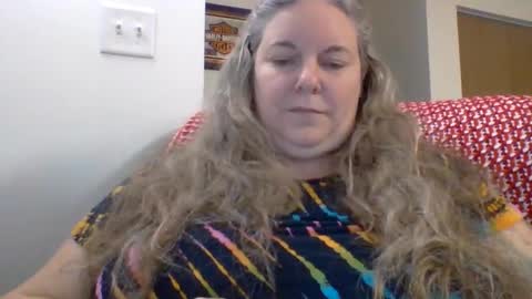 hippysnewhere online show from 06/10/26, 05:01