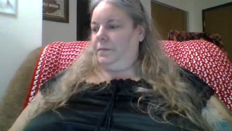 hippysnewhere online show from 06/13/26, 03:48