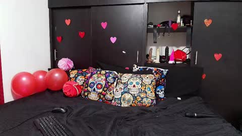 Elizabeth online show from 02/15/25, 01:10