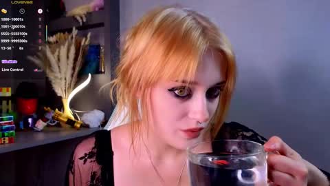 Snapshot of hisoka__akerley chatting on 09/09/25, 04:39 Ella online show from 09/09/25, 04:39